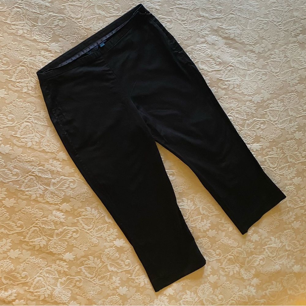 Boden black cropped trousers side zip sz 10